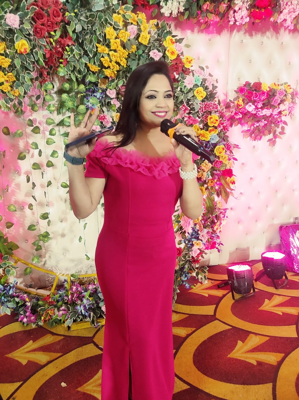 Anchor(Nandini Dwivedi), call 7985613007 for dates availability