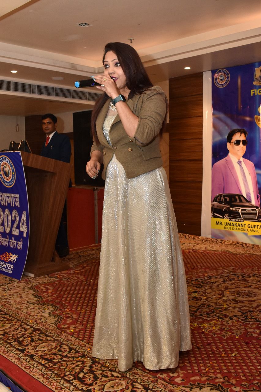 Anchor(Nandini Dwivedi), call 7985613007 for dates availability