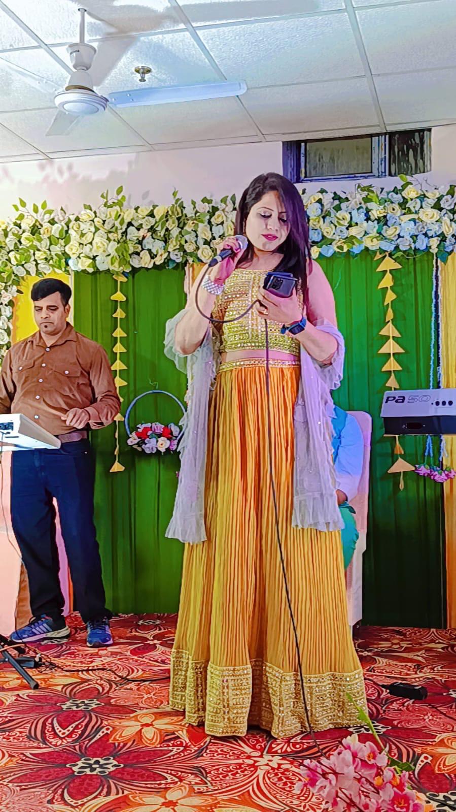 Anchor(Nandini Dwivedi), call 7985613007 for dates availability
