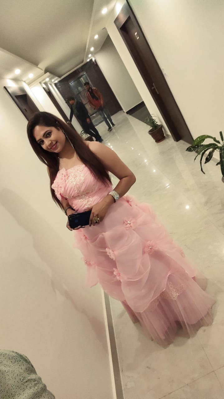 Anchor(Nandini Dwivedi), call 7985613007 for dates availability