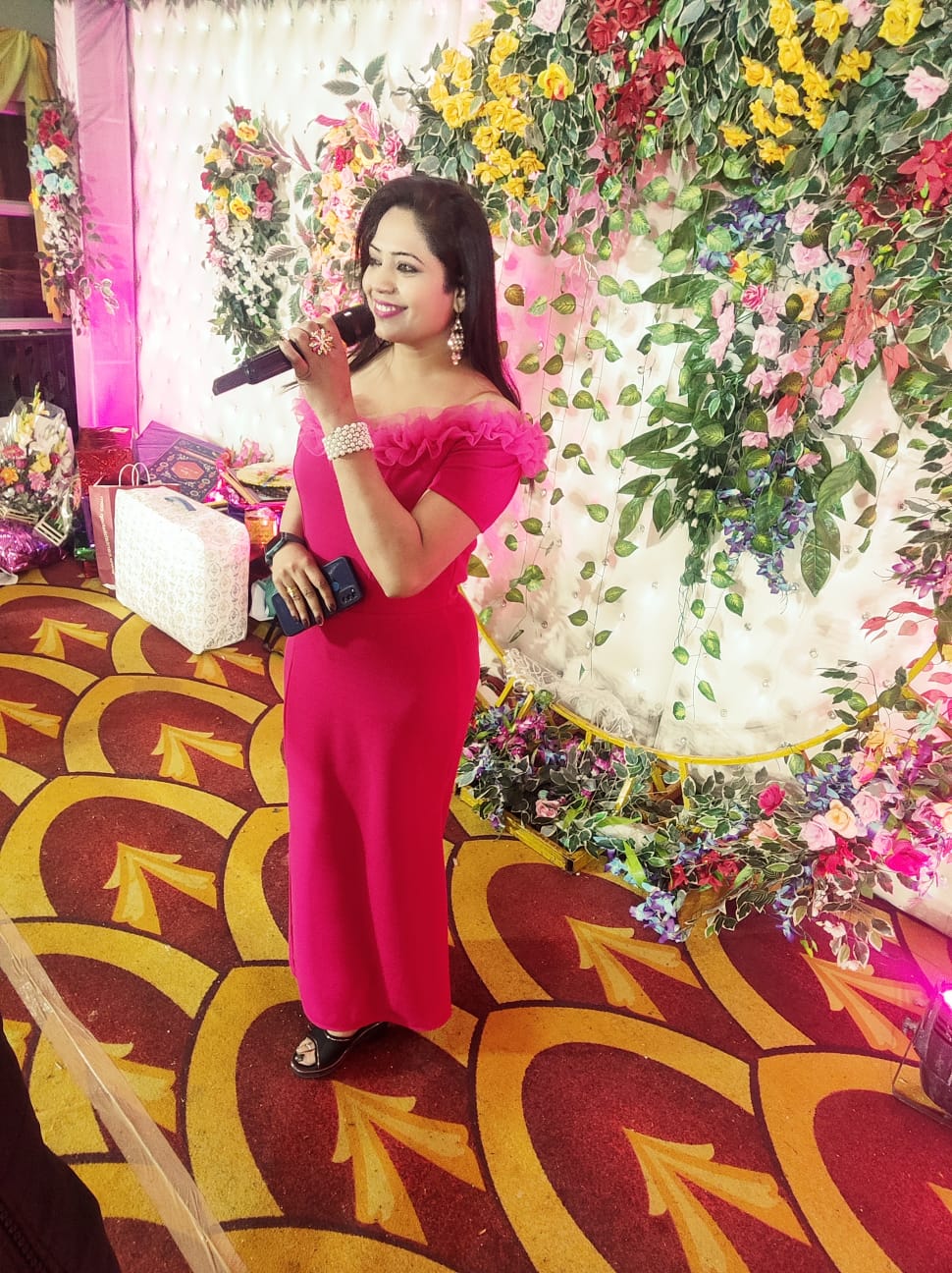 Anchor(Nandini Dwivedi), call 7985613007 for dates availability