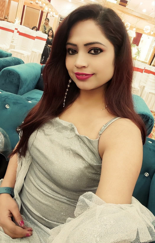 Anchor(Nandini Dwivedi), call 7985613007 for dates availability